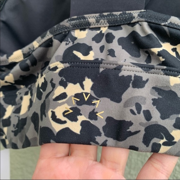 NWT Varley Bassett Bra Unique Camo Print. Size XS. - Picture 9 of 9